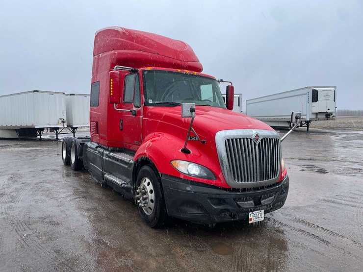 #234-•-2016-international-semi-tractor-(has-wi-title)-(denmark,-wi)-image-3