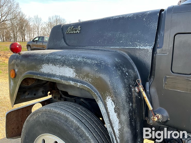 1987-mack-r688st-image-13