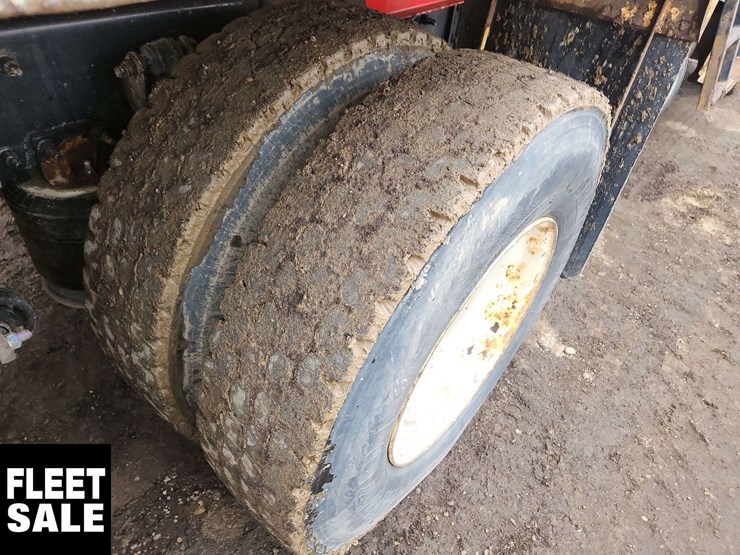 2018-freightliner-m2-106-image-32