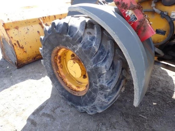 2014-deere-324j-image-33