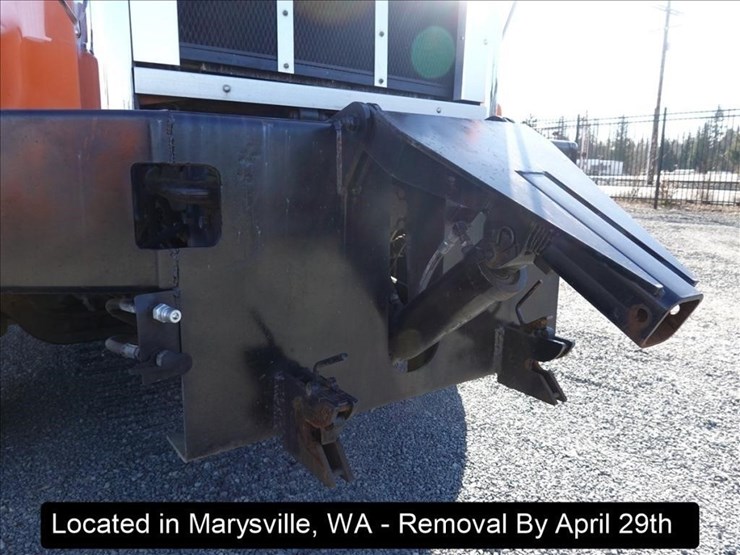 2000-freightliner-fld120-image-9