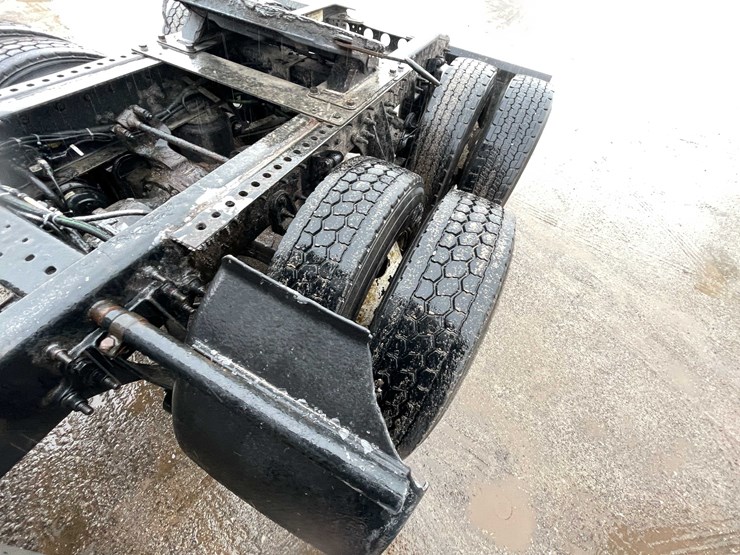 #230-•-2016-international-semi-tractor-(has-wi-title)-(denmark,-wi)-image-21