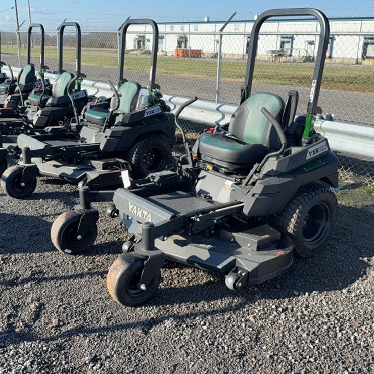 #4028 • YAKTA YXR 320 ZERO TURN MOWER