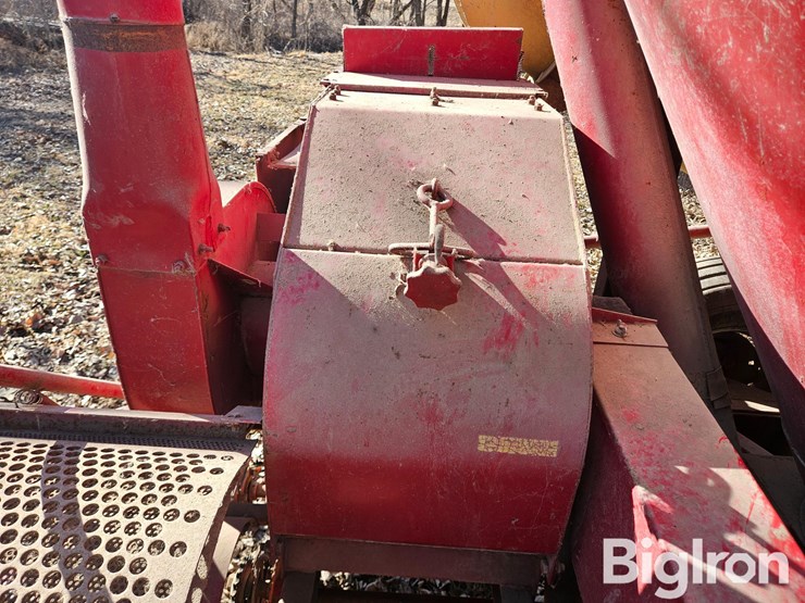 new-holland-354-image-11