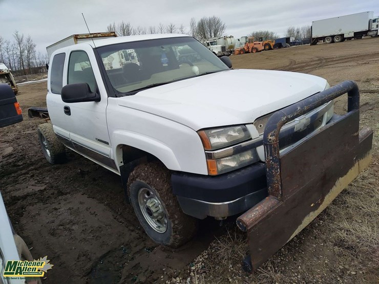 2004-chevrolet-silverado-2500hd-image-4