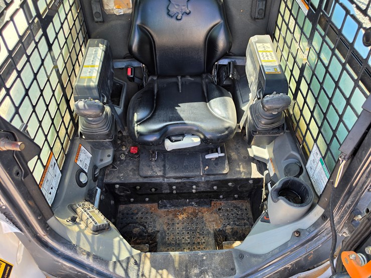2016-bobcat-t595-image-8