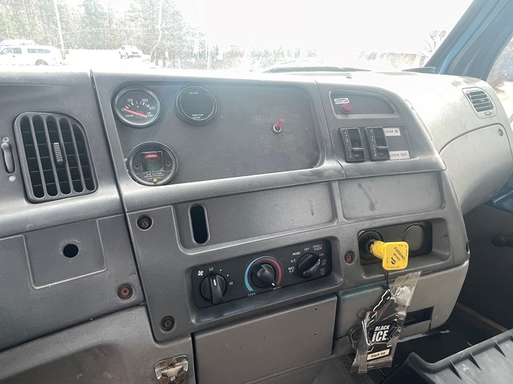 #242-•-2000-sterling-truck-tractor-(has-mn-title)-(mora,-mn)-image-72