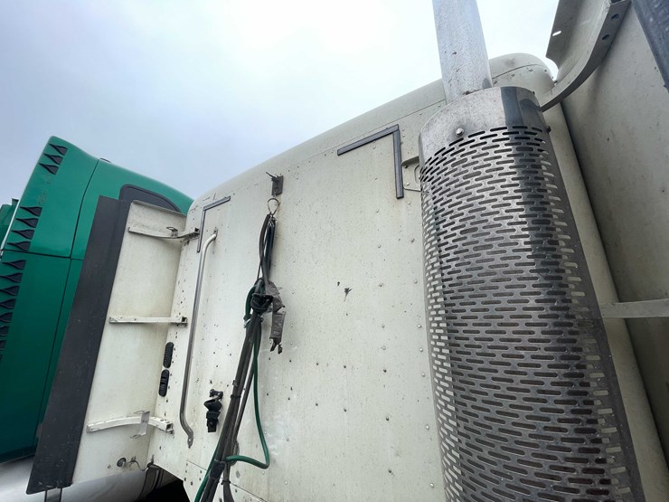 #238-•-2007-freightliner-semi-tractor-(title-in-delay)-(denmark,-wi)-image-36