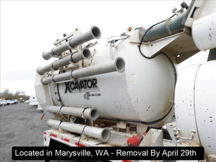 2011-peterbilt-348-image-11