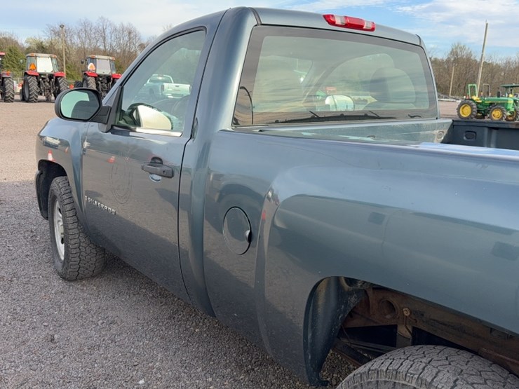 #4019-•-2009-chevy-silverado-pickup-truck-image-14