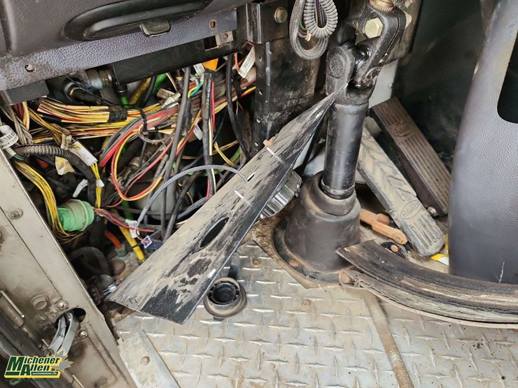 2019-peterbilt-520-image-21