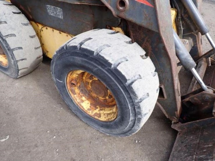 2005-new-holland-ls185b-image-39