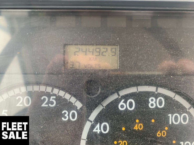 2003-freightliner-fl106-image-20