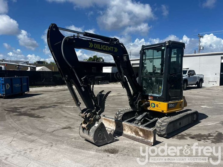 2022-deere-35g-image-1