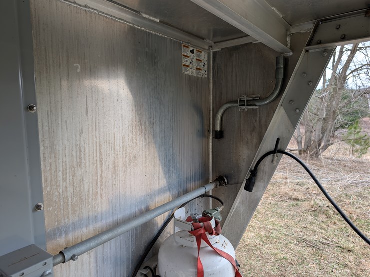 #282-•-2015-featherlite-29'-aluminum-gooseneck-horse-trailer-(wi-title)-(ridgeland,-wi)-image-48