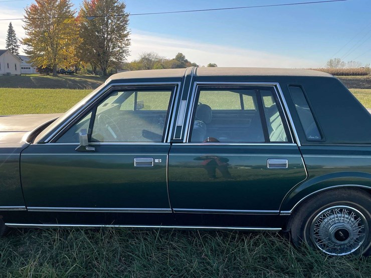 1980-lincoln-continental-town-car-image-28