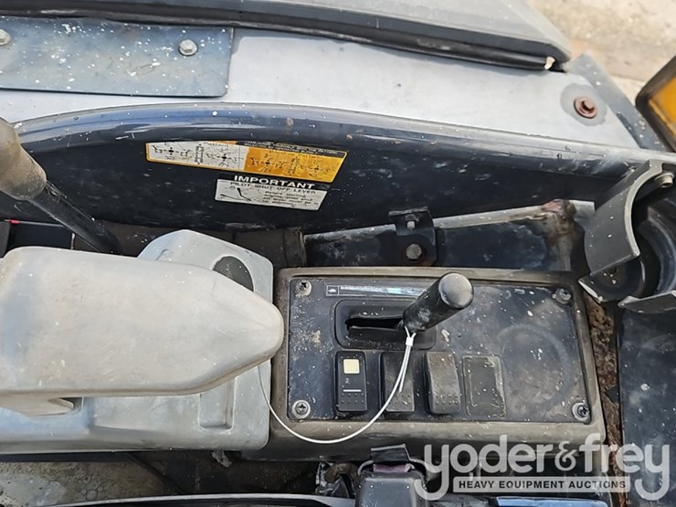 2015-deere-27d-image-35