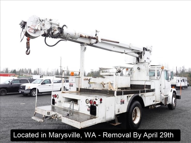 2003-freightliner-fl80-image-36