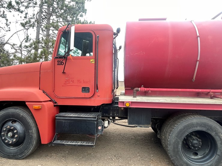 #216-•-1992-freightliner-water-truck-(has-mn-title)-(mora,-mn)-image-5