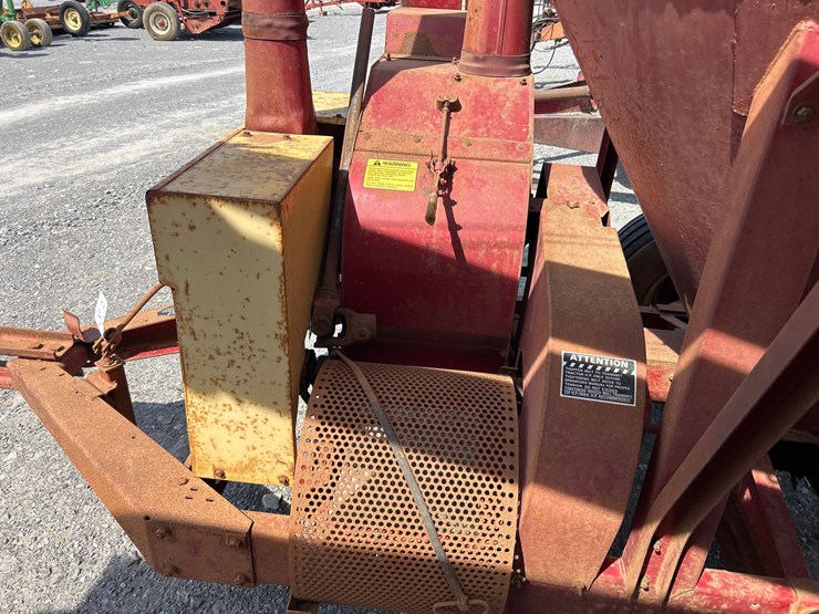 new-holland-353-image-10