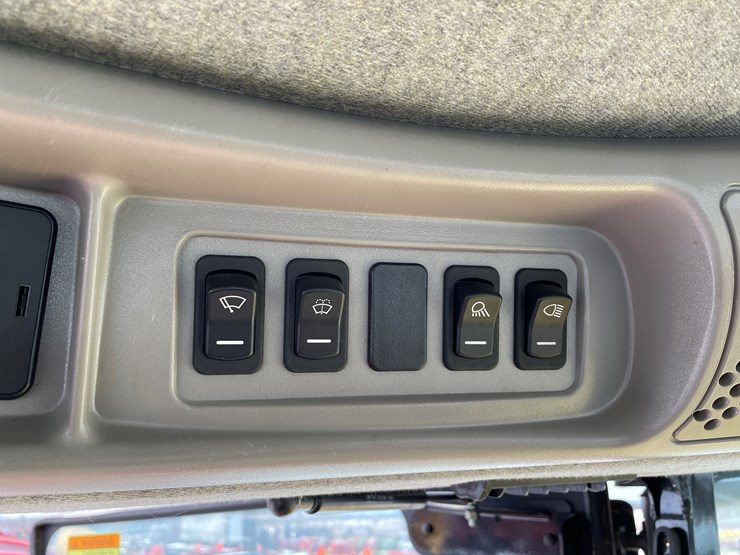 2011-new-holland-h8060-image-57