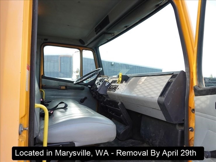 1995-freightliner-fl60-image-6