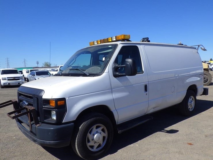 2009-ford-econoline-350-image-2