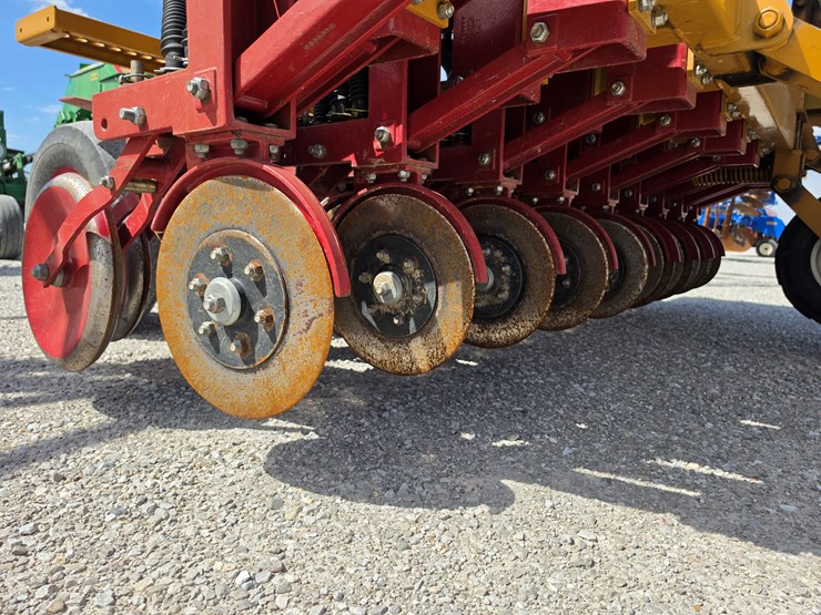 2016-haybuster-107c-image-5