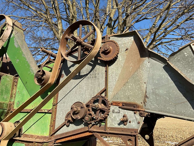 john-deere-threshing-machine-with-hart-feeder-image-25