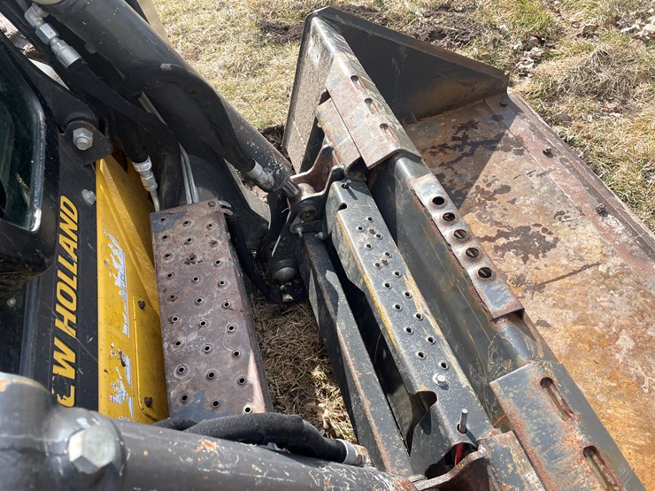 #372-•-2015-new-holland-l225-skid-steer-(scandia,-mn)-image-11