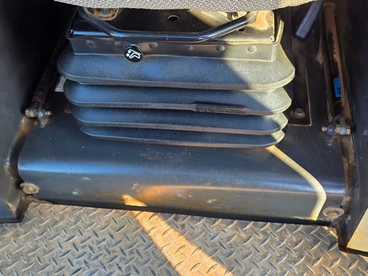 2013-case-850m-image-70