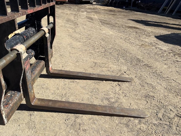 2017-jlg-g5-18a-image-10