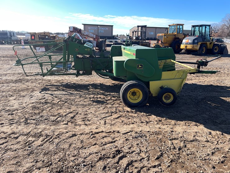 john-deere-328-image-4