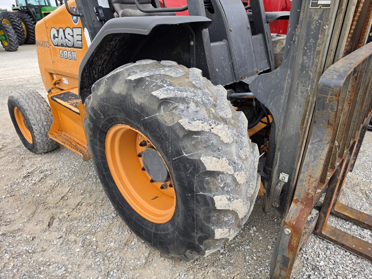 2015-case-586h-image-4