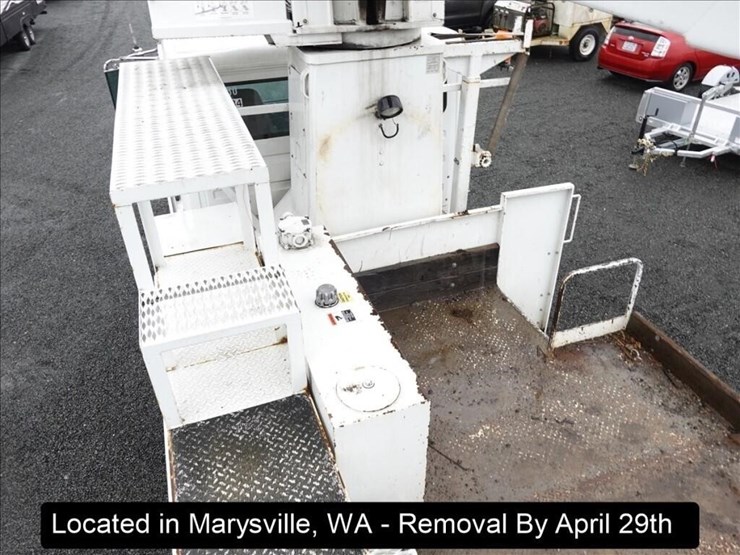 2003-freightliner-fl80-image-10