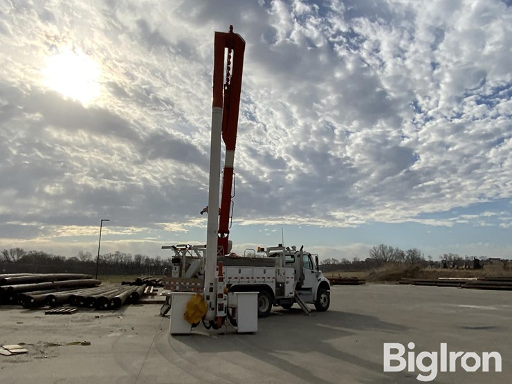 2015-freightliner-m2-106-image-5