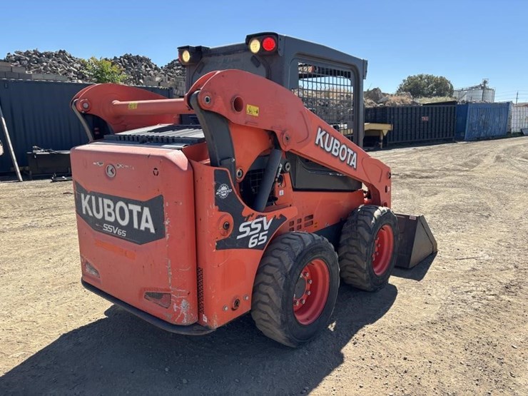 2018-kubota-ssv65-image-3