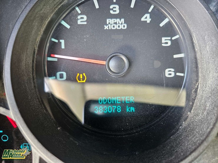 2011-chevrolet-silverado-1500-image-24