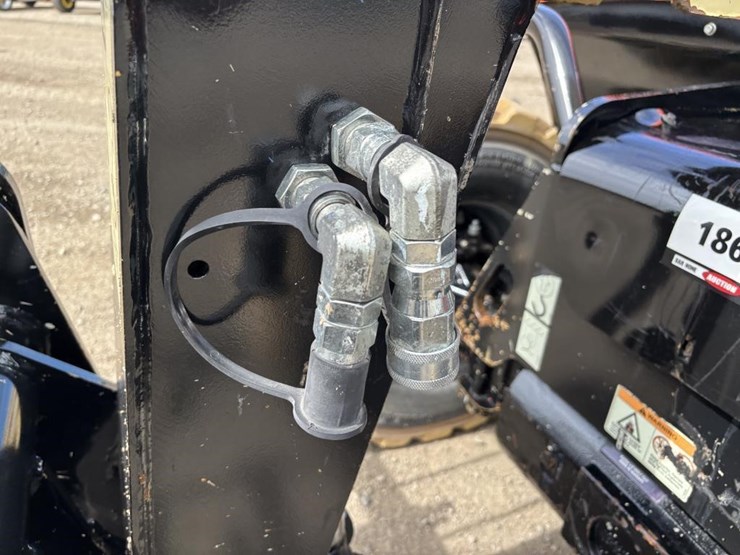 2017-jlg-g5-18a-image-15