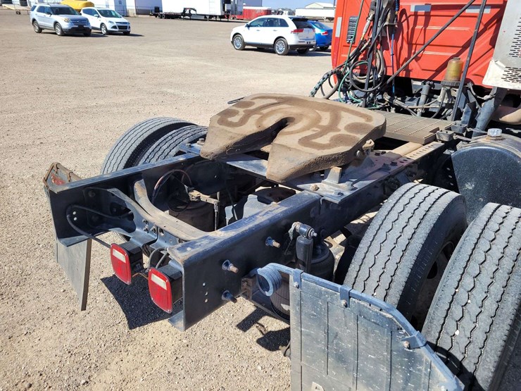 2009-international-tractor-truck-image-9