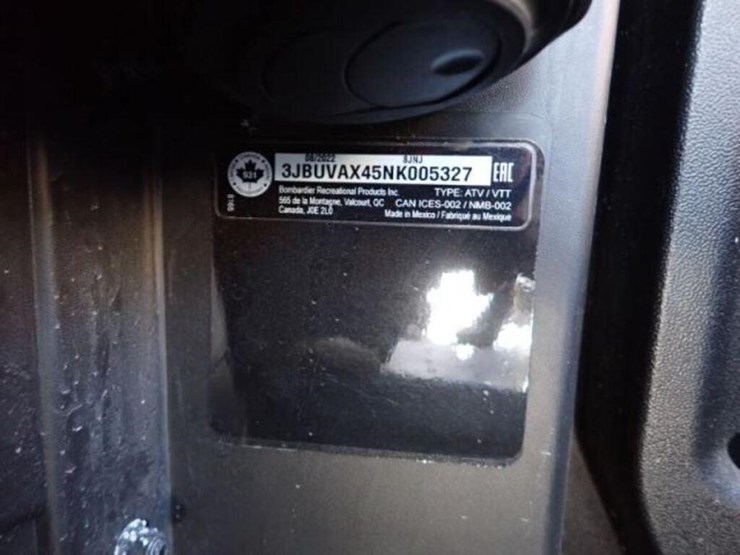 2022-can-am-defender-limited-hd10-4x4-side-by-side-image-10