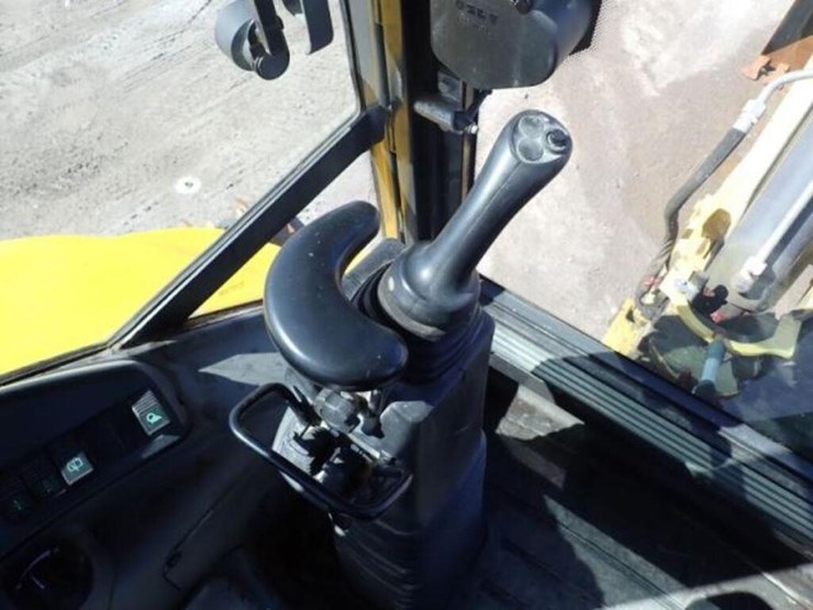 2012-new-holland-b95b-image-16