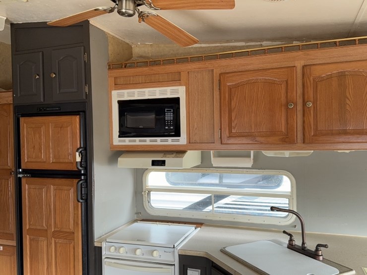 #3002-•-2006-rockwood-28'-5th-wheel-camper-image-17