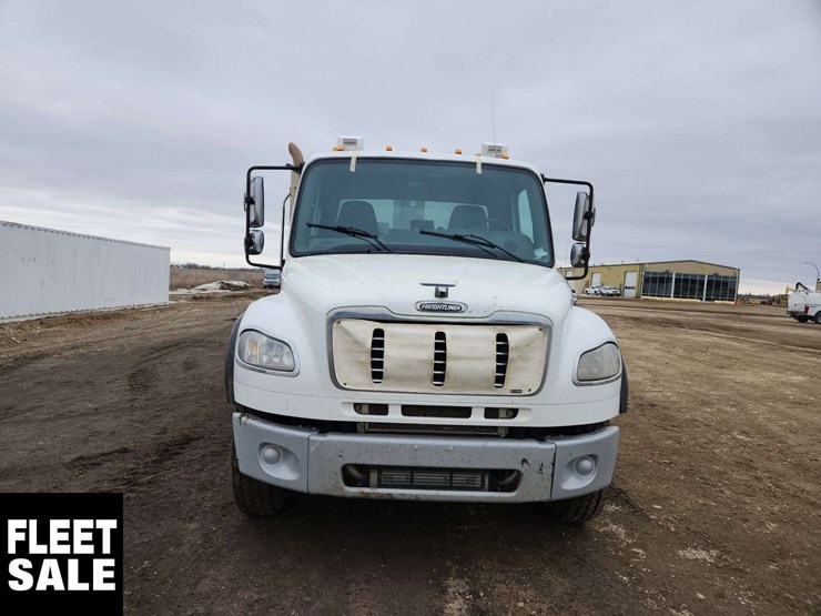 2018-freightliner-m2-106-image-22