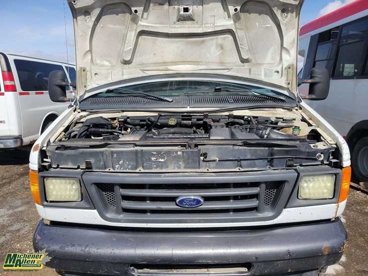 2004-ford-cargo-image-24