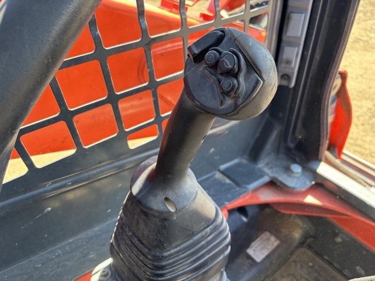 2018-kubota-ssv65-image-22