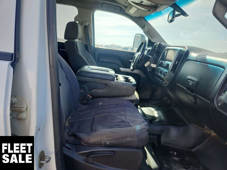 2015-chevrolet-silverado-3500hd-image-26