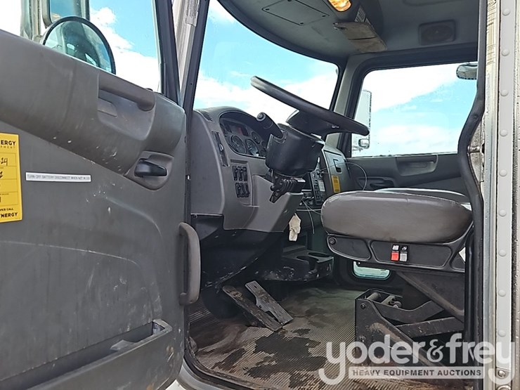 2017-peterbilt-337-image-23