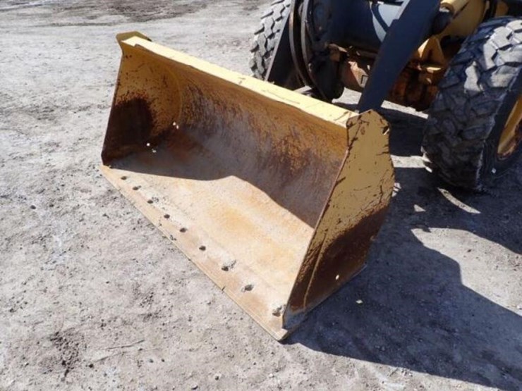 2011-deere-304j-image-20