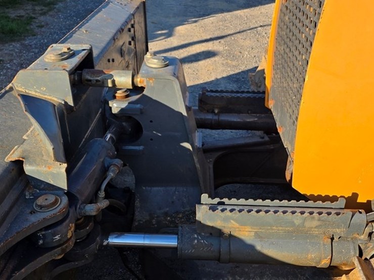 2013-case-850m-image-10